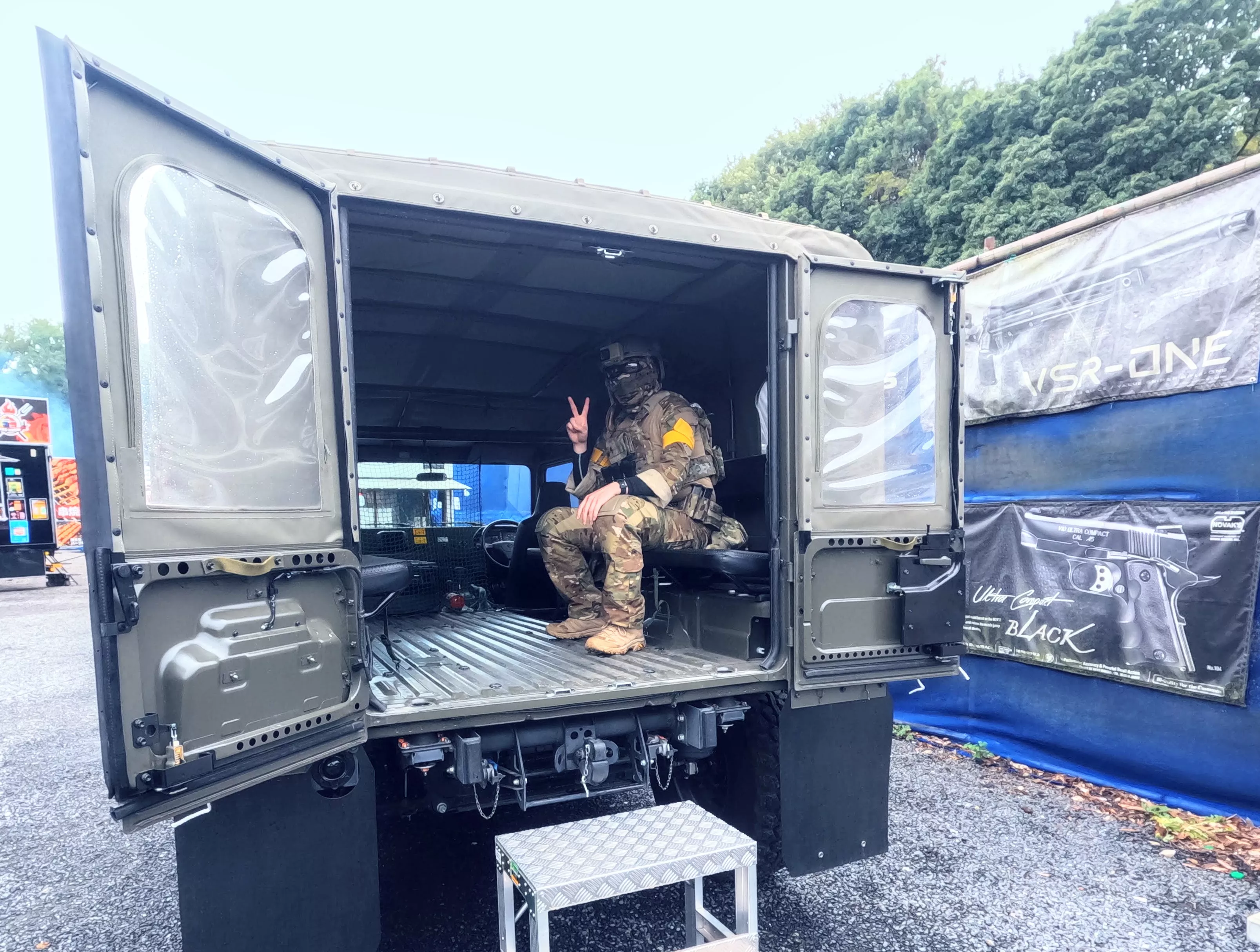 高機動車両記念撮影